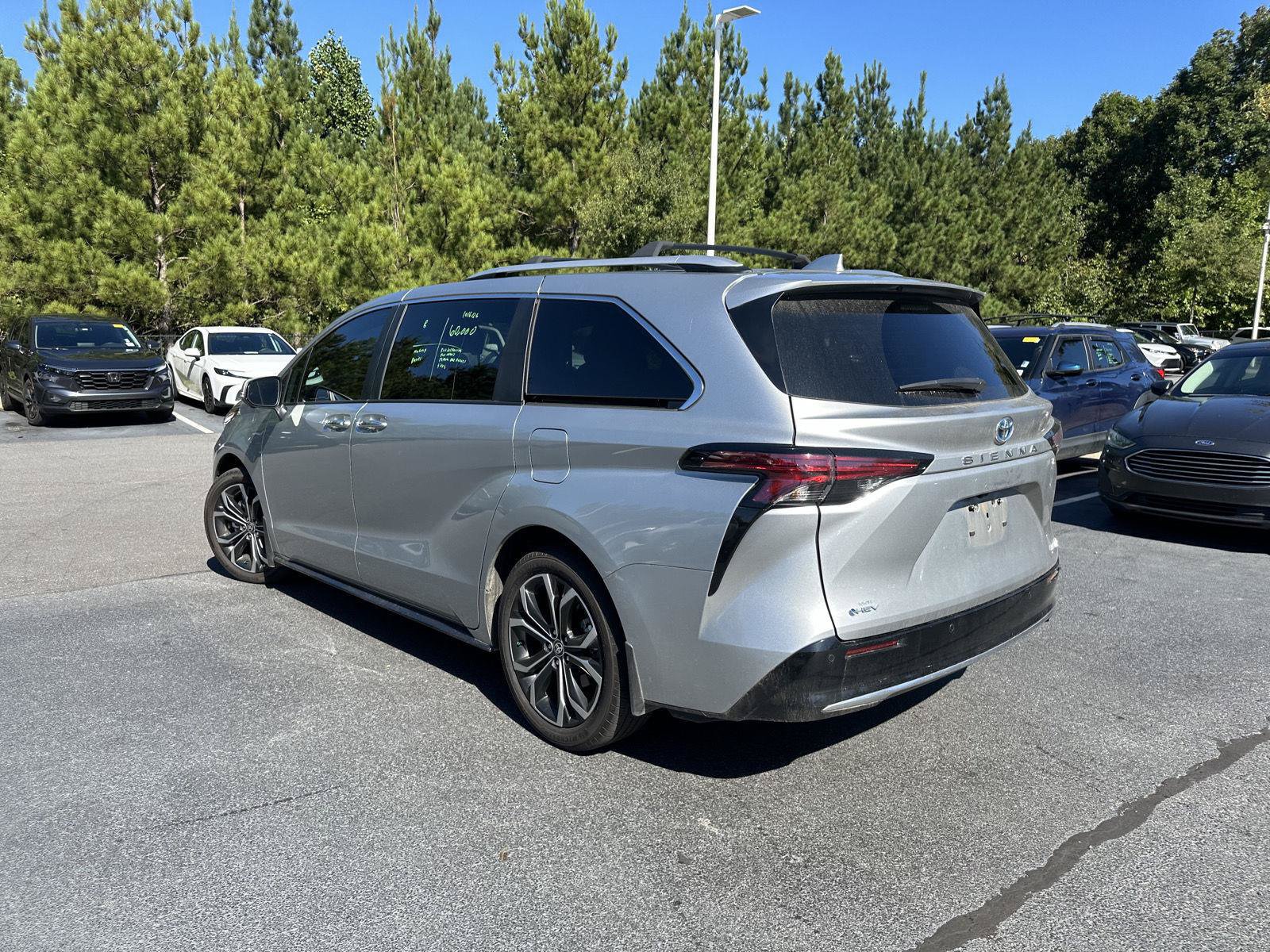 Used 2025 Toyota Sienna Platinum FWD image 8