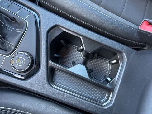 Certified 2024 Volkswagen Taos SE image 17