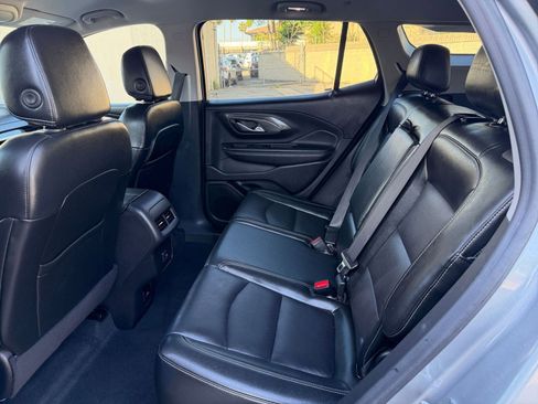 Used 2024 GMC Terrain SLT image 28