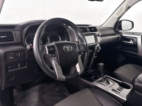 Used 2016 Toyota 4Runner SR5 Premium image 4