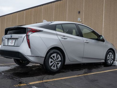 Used 2016 Toyota Prius Three image 7