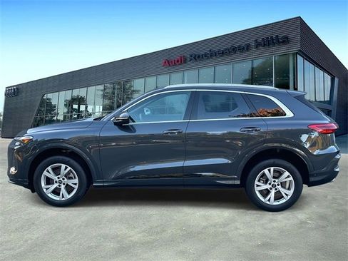 Certified 2025 Audi Q5 Premium w/ Convenience Package image 2