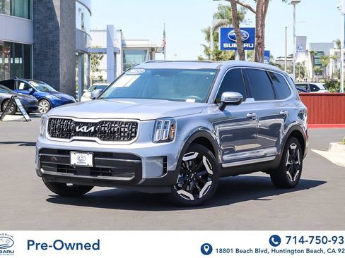 Used 2023 Kia Telluride EX w/ EX Captain's Chair Package FWD image 1