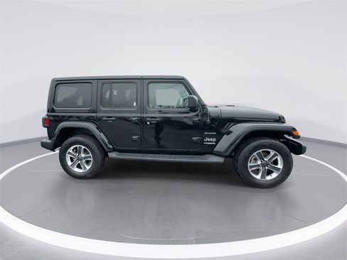 Used 2022 Jeep Wrangler Unlimited Sahara image 9