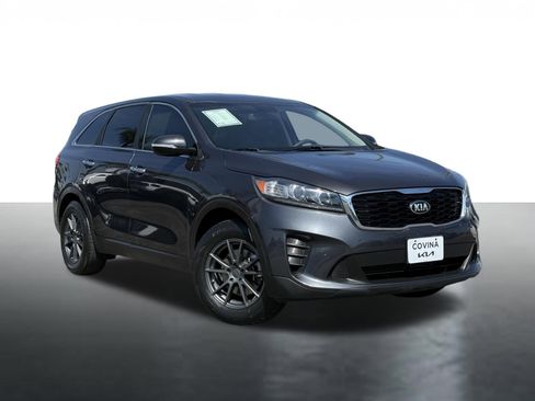 Used 2019 Kia Sorento LX image 2