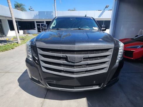 Used 2017 Cadillac Escalade Luxury AWD/4WD image 1