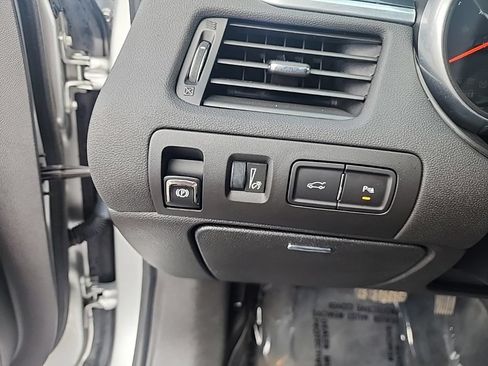 Used 2016 Chevrolet Impala LT w/ Convenience Package FWD image 11