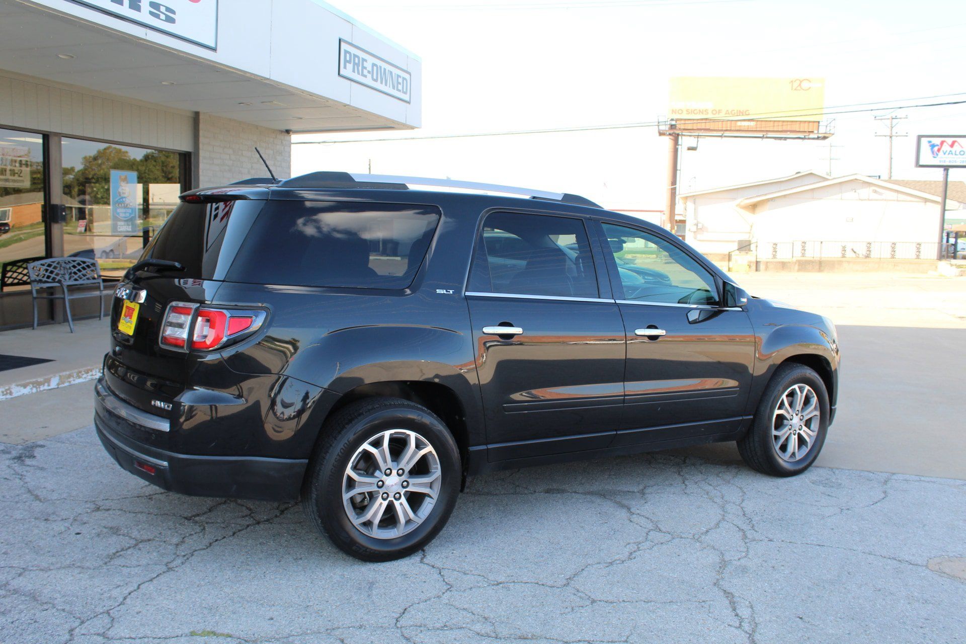 Used 2013 GMC Acadia SLT w/ Technology Package AWD/4WD image 4