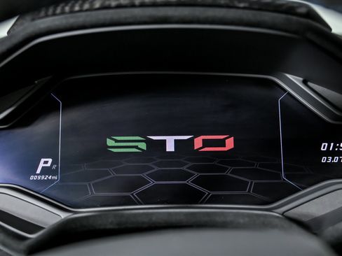 Used 2022 Lamborghini Huracan STO image 27