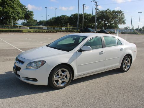 Used 2010 Chevrolet Malibu LT FWD image 4