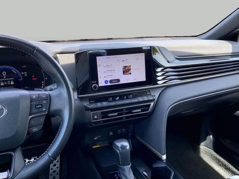 Used 2025 Toyota Camry SE FWD image 7