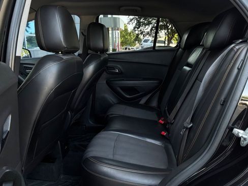 Used 2019 Chevrolet Trax LT w/ LT Convenience Package FWD image 12