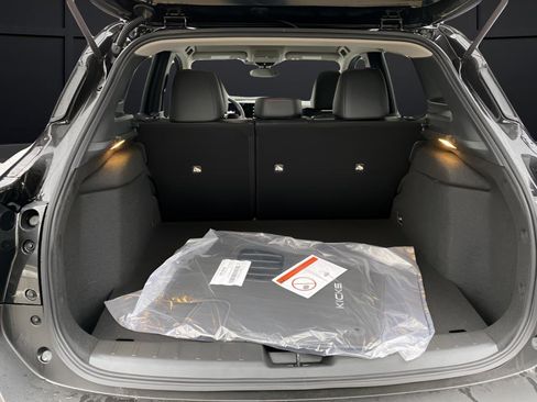 New 2026 Nissan Kicks SR w/ Cold Weather Package image 13