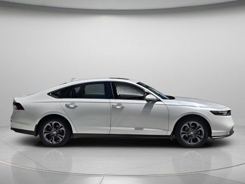 Used 2024 Honda Accord EX image 3