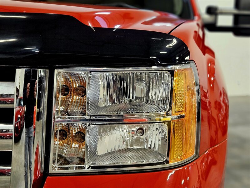 Used 2013 GMC Sierra 2500 SLT w/ Suspension Package, Off-Road AWD/4WD image 13