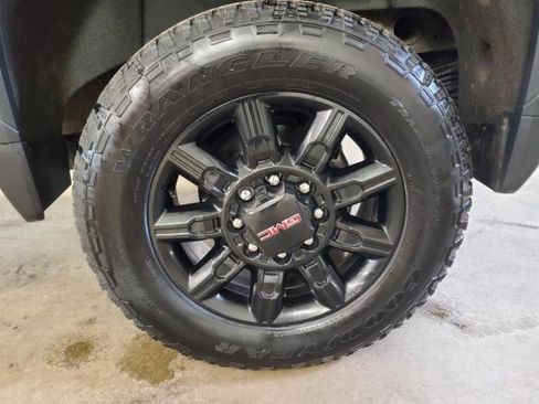 Used 2025 GMC Sierra 2500 AT4 image 5