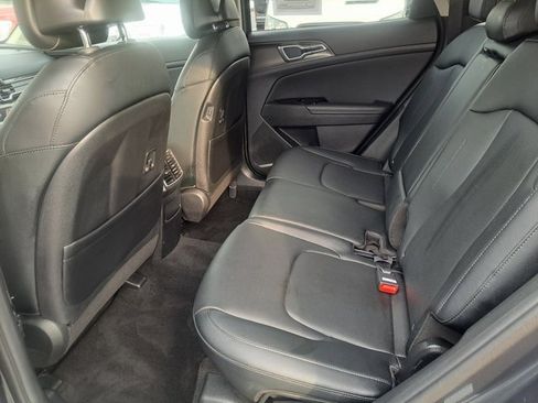 Used 2024 Kia Sportage EX image 9