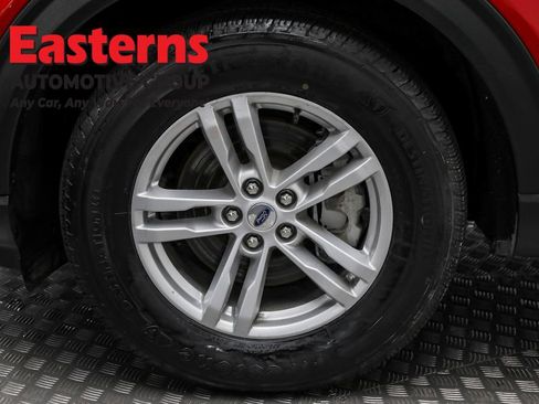 Used 2021 Ford Explorer XLT image 32