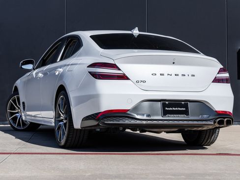 Used 2023 Genesis G70 2.0T image 6