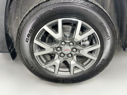 Used 2022 GMC Acadia SLE FWD image 11
