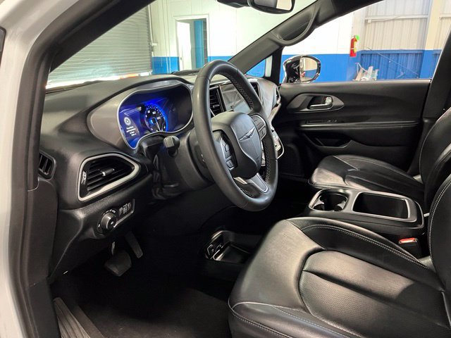 Used 2025 Chrysler Pacifica Select FWD image 21
