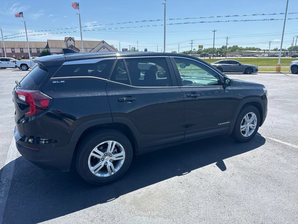 Used 2024 GMC Terrain SLE AWD/4WD image 5