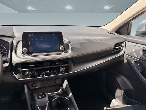 Certified 2023 Volvo XC40 B5 Plus w/ Protection Package Premier image 24