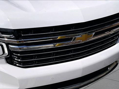 Used 2024 Chevrolet Suburban LT RWD image 30