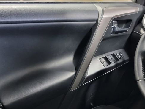 Used 2017 Toyota RAV4 XLE AWD/4WD image 23