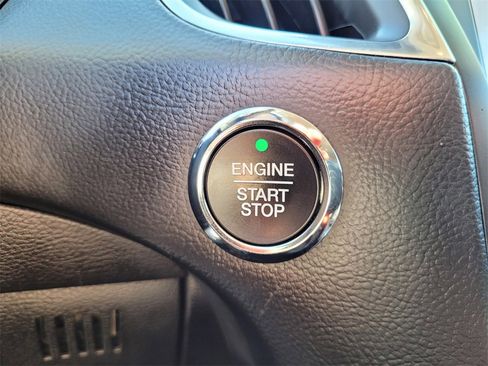 Used 2022 Ford Edge Titanium image 19