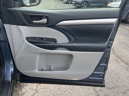 Used 2019 Toyota Highlander XLE AWD/4WD image 22