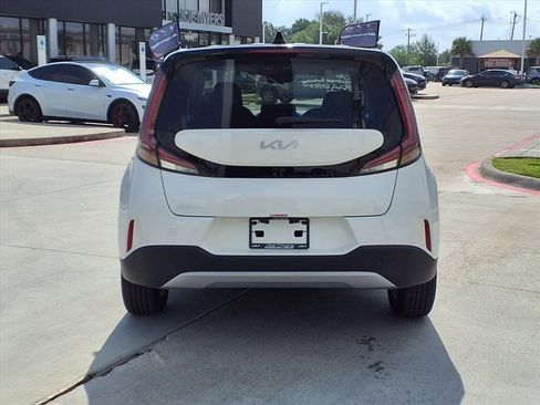 Certified 2025 Kia Soul S image 8