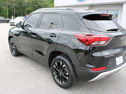 Used 2022 Chevrolet TrailBlazer LT w/ Convenience Package FWD image 8