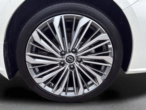 Used 2024 Nissan Altima 2.5 SL AWD/4WD image 12