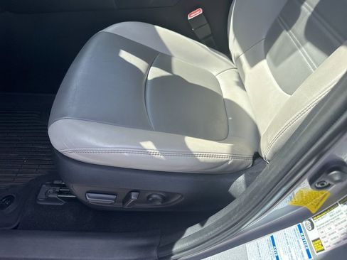 Used 2022 Toyota RAV4 XLE Premium AWD/4WD image 6