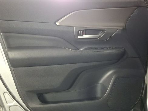 Used 2024 Toyota Grand Highlander AWD image 16