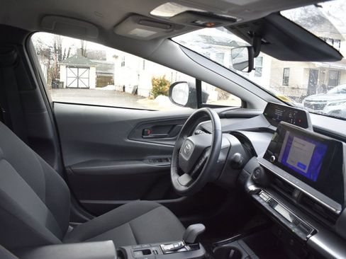 Used 2023 Toyota Prius LE image 19