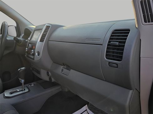 Used 2021 Nissan Frontier SV w/ Midnight Edition Floor Mats image 11