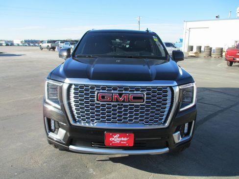 Used 2021 GMC Yukon Denali w/ Denali Premium Package image 10