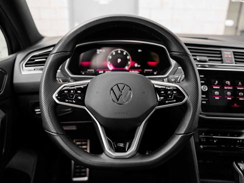 Used 2023 Volkswagen Tiguan SE R-Line image 19