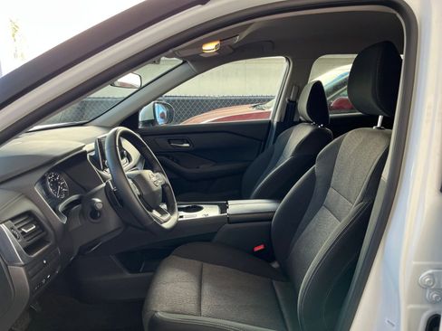 Used 2025 Nissan Rogue SV image 38