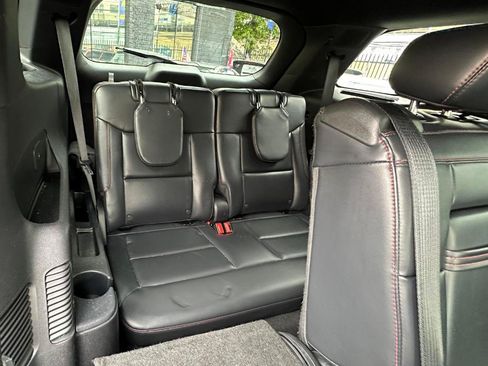 Used 2025 Ford Explorer ST-Line w/ ST-Line Street Pack AWD/4WD image 28