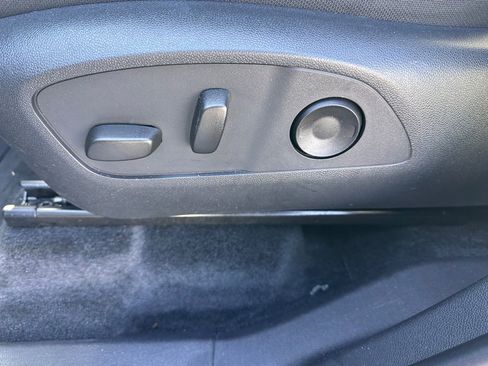 Used 2025 GMC Acadia Elevation image 19