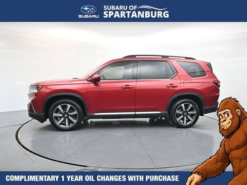 Used 2025 Honda Pilot Touring image 4