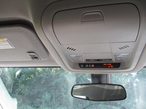 Used 2021 GMC Acadia SLE image 27