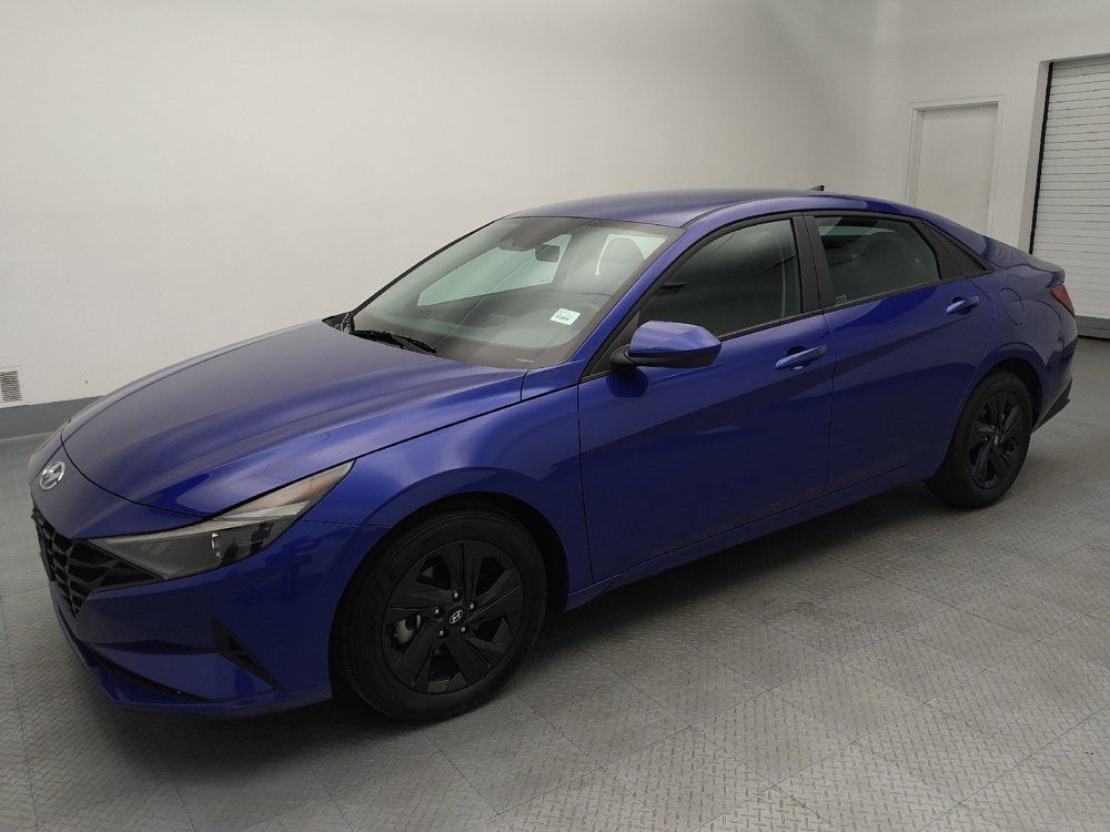 Used 2023 Hyundai Elantra SEL FWD image 2