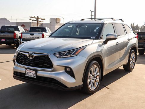 Certified 2020 Toyota Highlander Limited AWD/4WD image 3