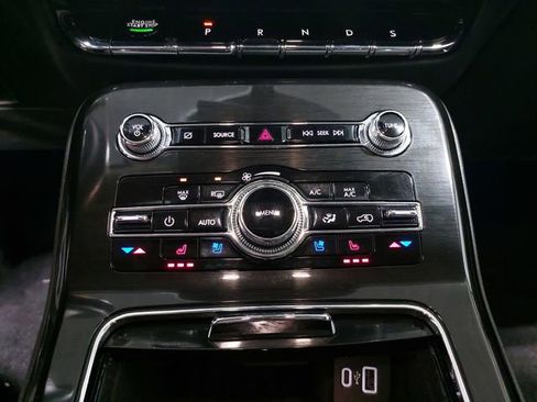 Used 2022 Lincoln Nautilus Reserve AWD/4WD image 22