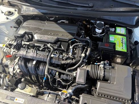 Used 2024 Hyundai Elantra SEL FWD image 9