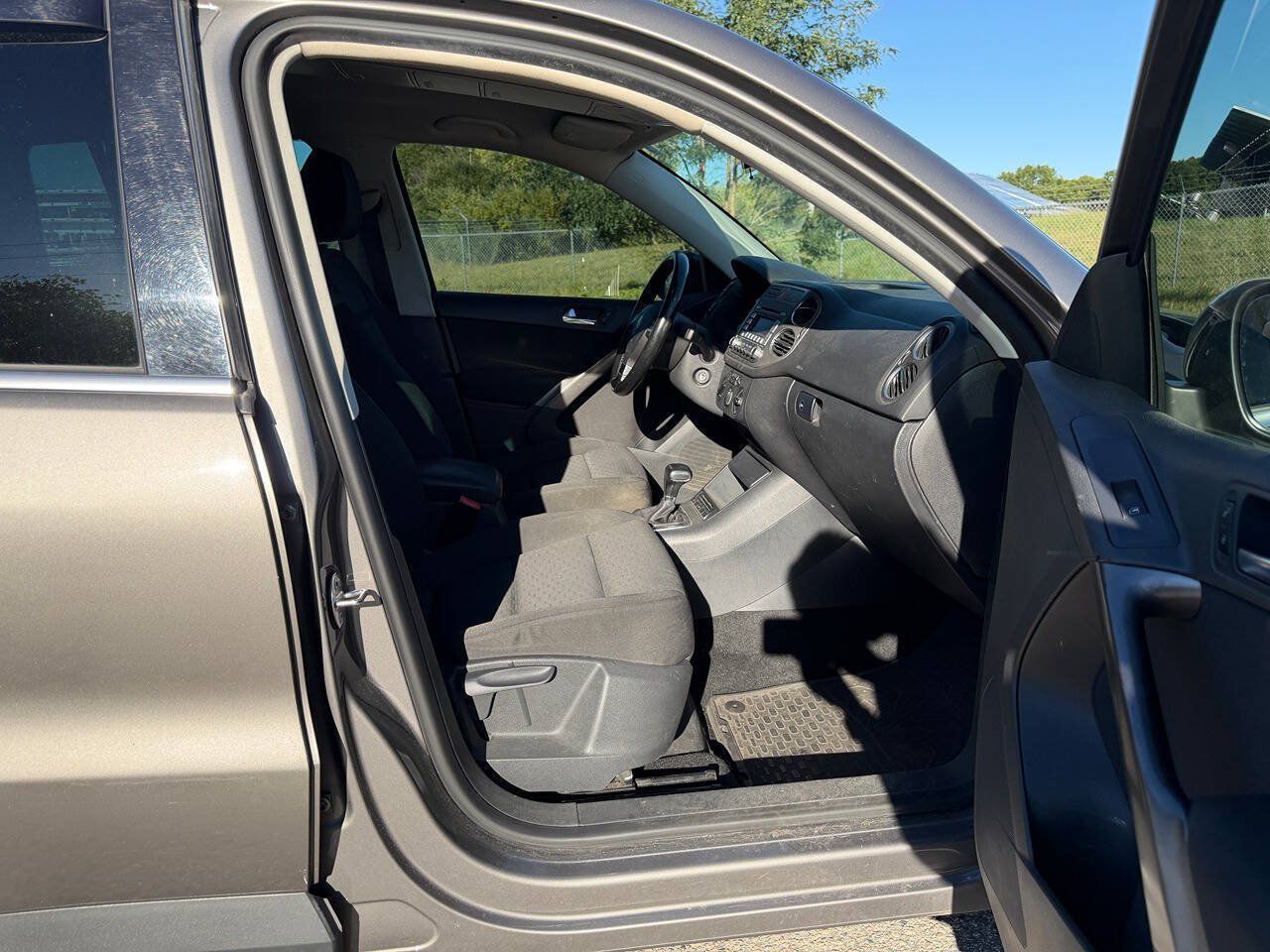 Used 2009 Volkswagen Tiguan SE AWD/4WD image 21